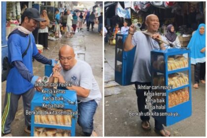 Edwin Super Bejo manggul dagangan roti di pasar.