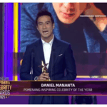 Daniel Mananta menerima penghargaan 2025.