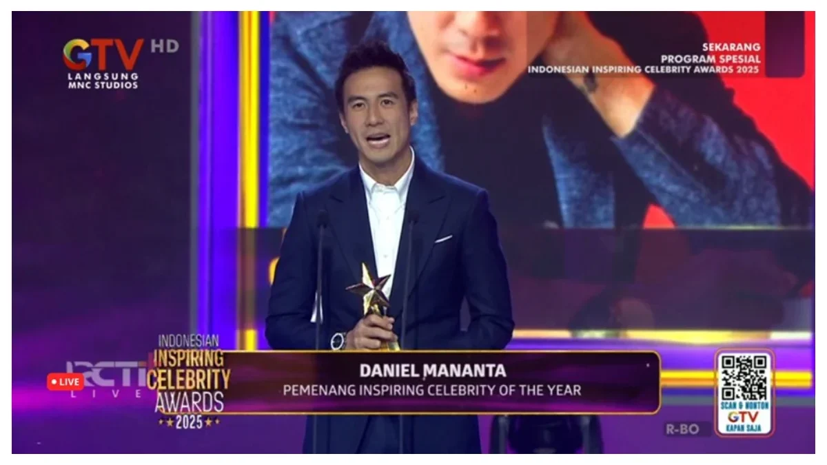 Daniel Mananta menerima penghargaan 2025.