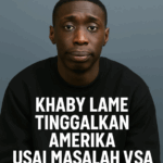 Khaby Lame dengan ekspresi serius memakai sweater hitam