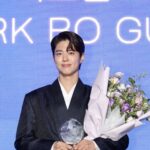 Park Bo-gum menerima penghargaan sebagai Duta Pariwisata Korea 2025