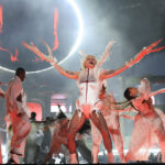 Lady Gaga tampil energik di konser Copacabana 2025.