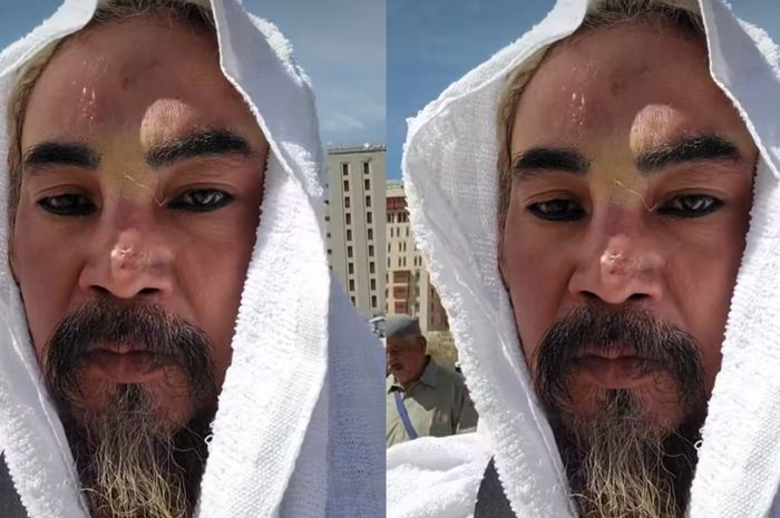 Limbad saat umrah di Arab Saudi mengenakan kain ihram.